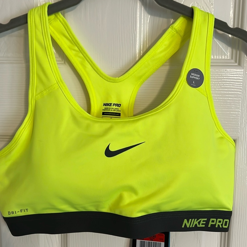 NWT Nike Pro sports bra with pads size Large